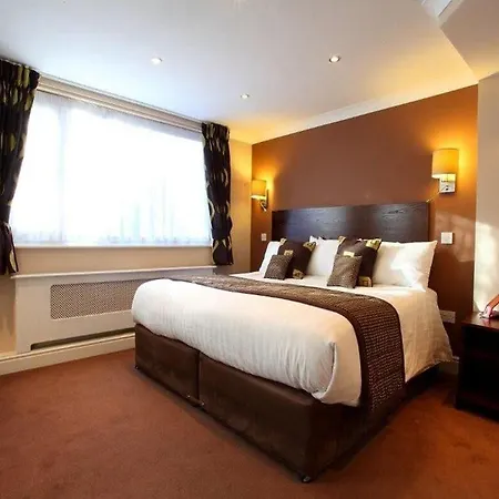 Great Barr 3*
